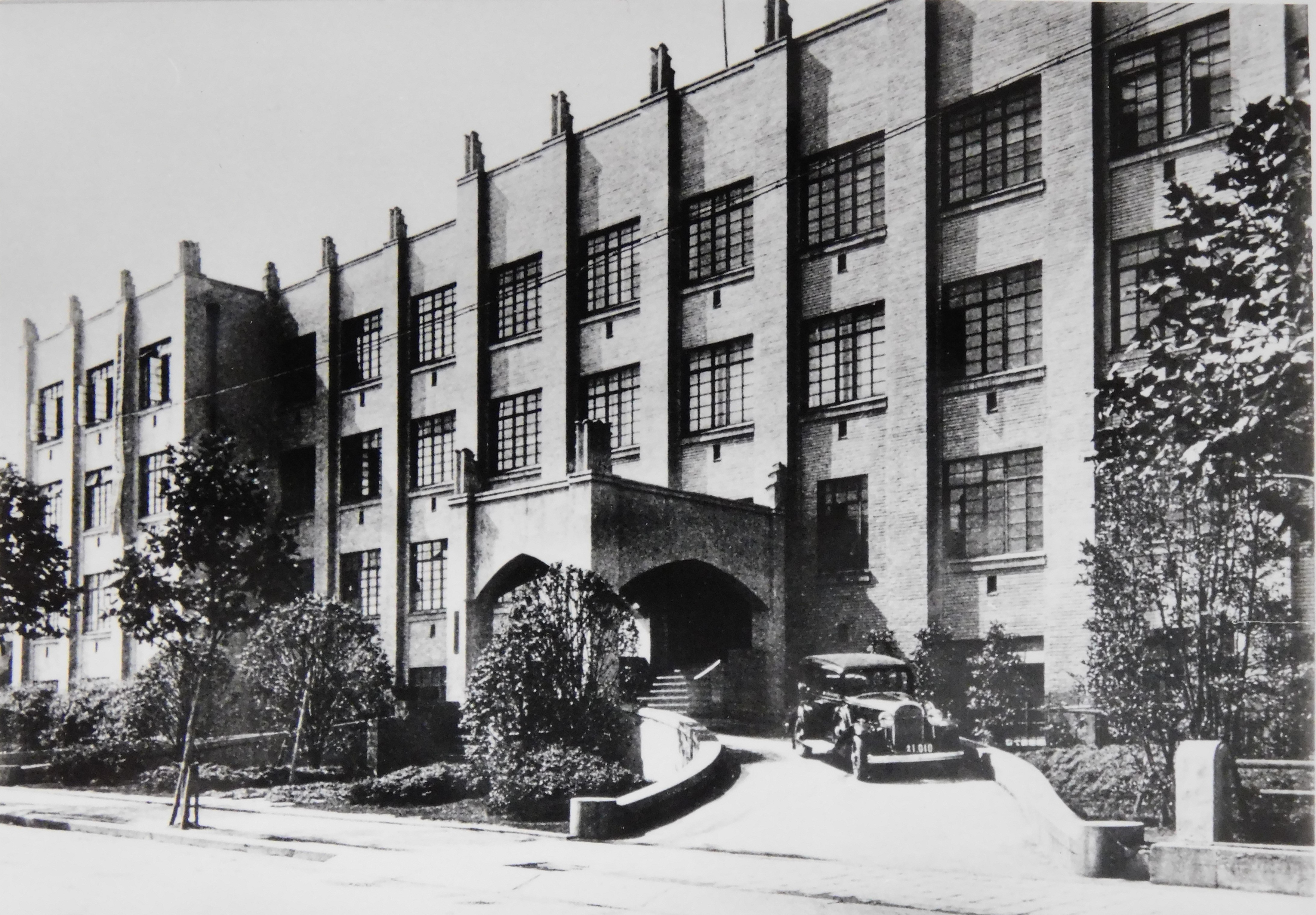 （トリミング）50Y6059 理学部　中之島 .JPG