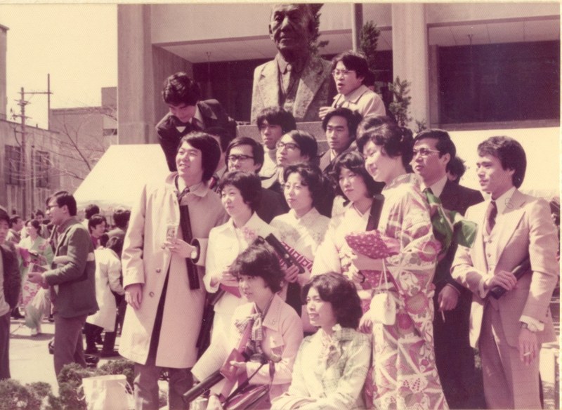 ◎50Y6017 21 卒業式【昭和51年3月25日：アルバム「昭和51紛争・式典」より】.jpg