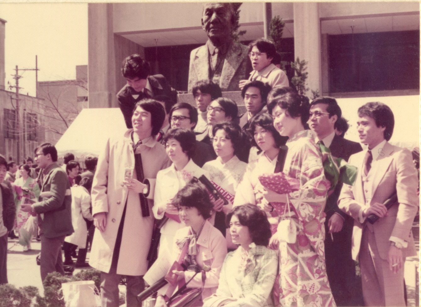 ◎50Y6017 21 卒業式【昭和51年3月25日：アルバム「昭和51紛争・式典」より】.jpg