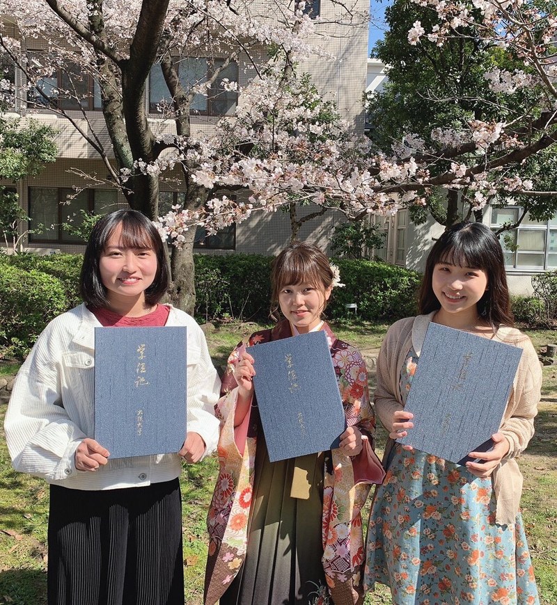 Vol.103_graduates-4