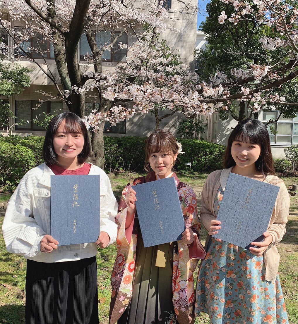 Vol.103_graduates-4